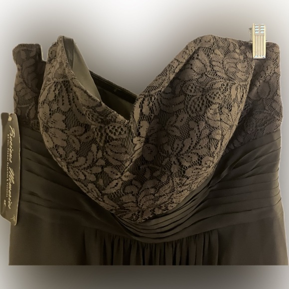 Dresses & Skirts - Wedding guest dress